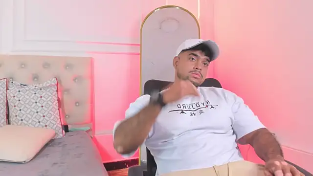 Big furry bear13 online show from January 2026 01:04:02 PM