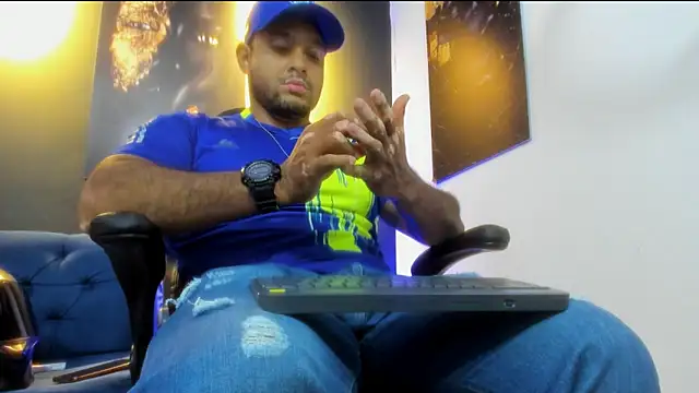 Big furry bear13 online show from November 2025 05:19:02 AM