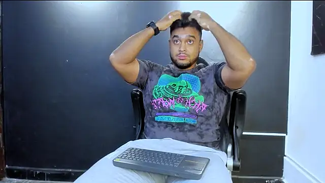 Big furry bear13 online show from April 2026 06:20:02 AM