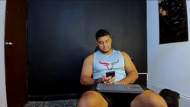 Big furry bear13 online show from April 2026 03:59:01 PM