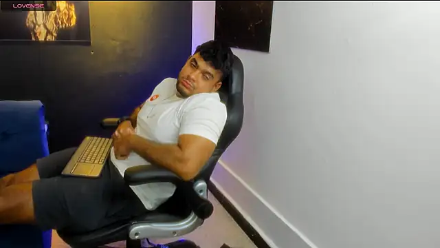 Big furry bear13 online show from November 2025 08:14:01 AM