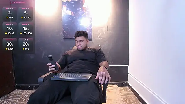 Big furry bear13 online show from February 2026 11:03:02 PM