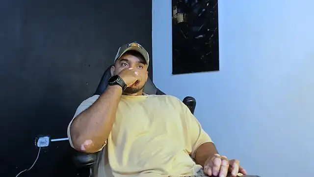 Big furry bear13 online show from May 2026 09:56:01 AM
