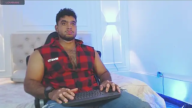 Big furry bear13 online show from October 2025 05:06:01 AM