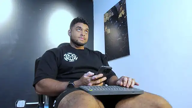 Big furry bear13 online show from May 2026 10:03:01 PM