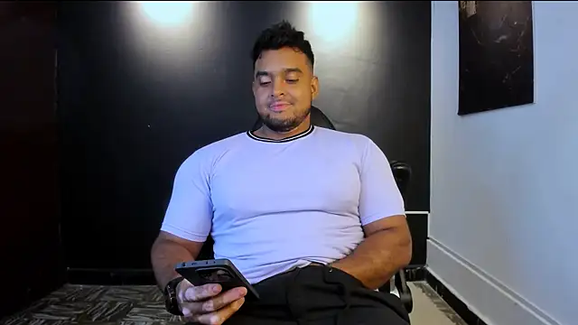 Big furry bear13 online show from April 2026 04:57:01 AM