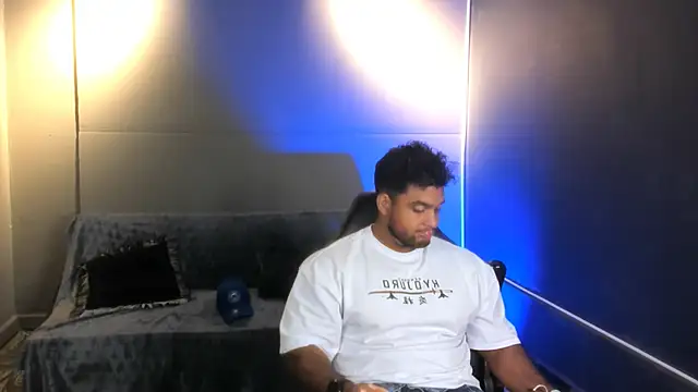 Big furry bear13 online show from December 2025 05:33:01 AM