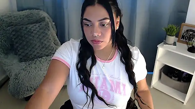 angela santana  online show from November 2025 06:41:02 PM