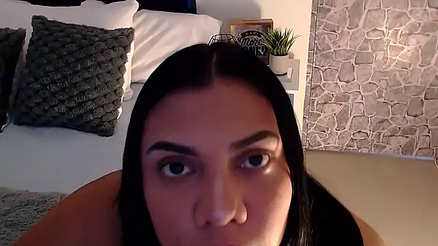 angela santana  online show from November 2025 06:02:01 PM