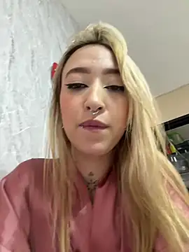 Snapshot of MollyCruz chatting on June 2026 02:17:01 AM MollyCruz online show from June 2026 02:17:01 AM