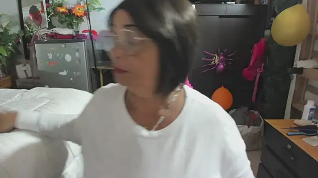 Mrs mommy  online show from November 2025 11:26:01 PM