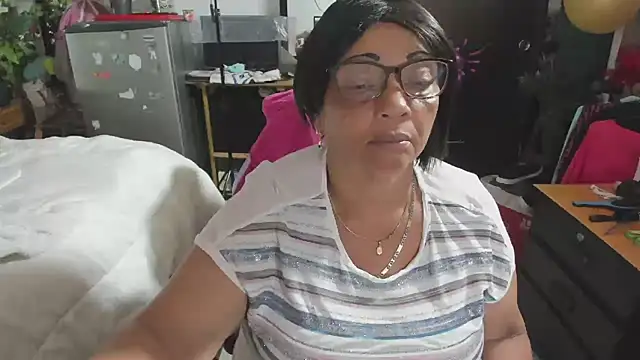 Mrs mommy  online show from November 2025 07:14:01 PM