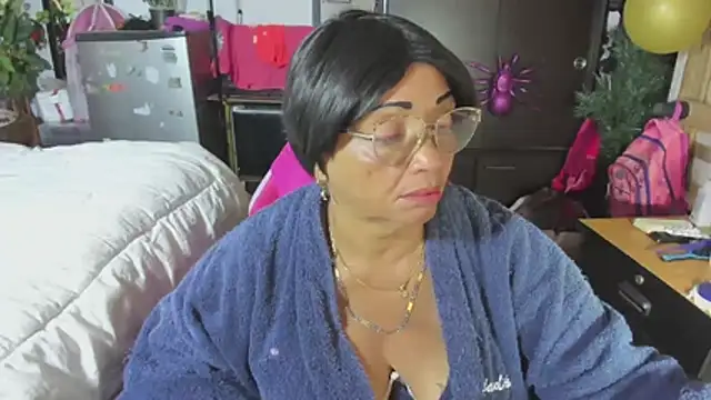 Mrs mommy  online show from November 2025 06:55:01 PM