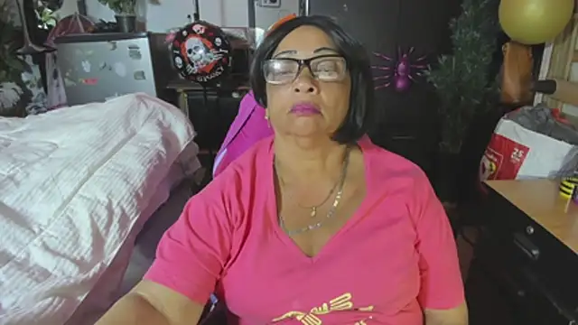 Mrs mommy  online show from November 2025 10:03:01 PM