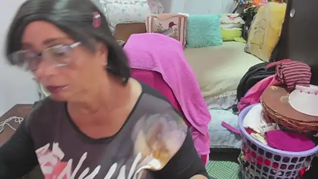 Mrs mommy  online show from April 2026 06:01:02 PM