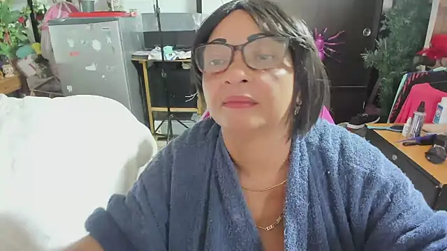 Mrs mommy  online show from November 2025 07:25:02 PM