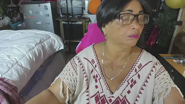 Mrs mommy  online show from November 2025 07:18:01 PM