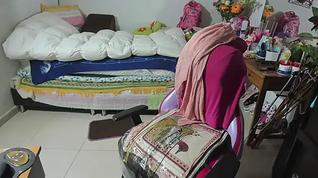 Mrs mommy  online show from October 2025 09:40:01 PM