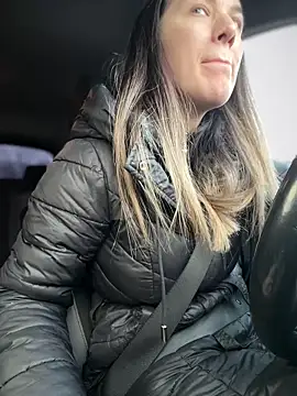 HotXMom online show from December 2025 07:00:02 AM