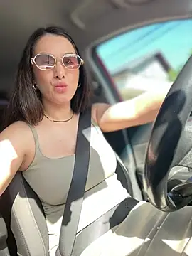 HotXMom online show from May 2026 01:20:01 PM