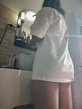 HotXMom online show from April 2026 05:46:01 AM