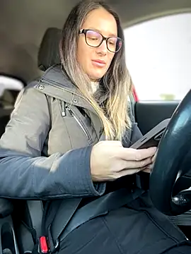 HotXMom online show from November 2025 06:50:02 AM