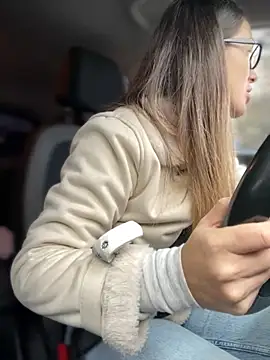 HotXMom online show from November 2025 06:50:01 AM