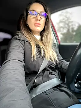 HotXMom online show from November 2025 06:50:01 AM