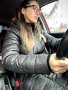 HotXMom online show from November 2025 06:46:02 AM