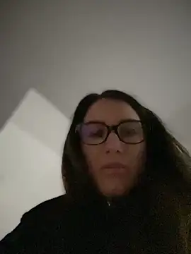 HotXMom online show from November 2025 06:50:01 AM