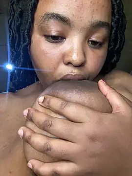 Snapshot of Linahlove chatting on March 2025 07:43:02 PM Linahlove online show from March 2025 07:43:02 PM