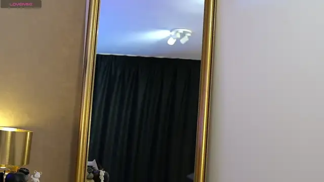 Snapshot of EvellineClaire chatting on December 2025 08:24:01 AM EvellineClaire online show from December 2025 08:24:01 AM