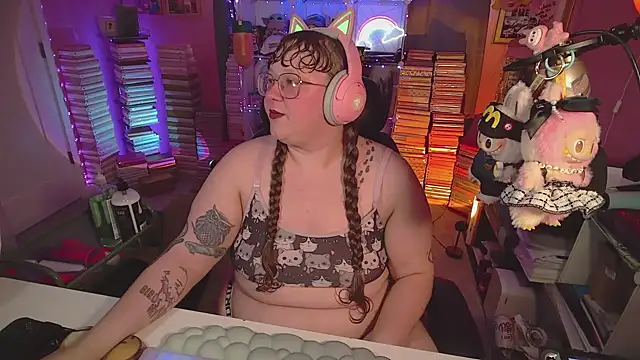 Snapshot of FatVeronica chatting on July 2026 05:24:02 PM FatVeronica online show from July 2026 05:24:02 PM