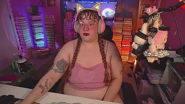 Snapshot of FatVeronica chatting on June 2026 05:12:02 PM FatVeronica online show from June 2026 05:12:02 PM