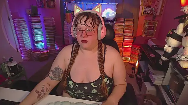 Snapshot of FatVeronica chatting on July 2026 05:06:02 PM FatVeronica online show from July 2026 05:06:02 PM