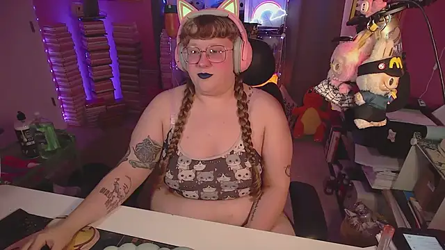 Snapshot of FatVeronica chatting on June 2026 05:11:01 PM FatVeronica online show from June 2026 05:11:01 PM