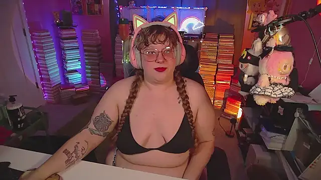 Snapshot of FatVeronica chatting on July 2026 05:13:01 PM FatVeronica online show from July 2026 05:13:01 PM