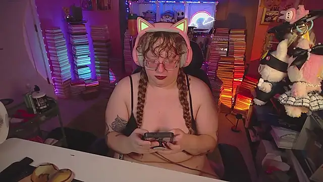 Snapshot of FatVeronica chatting on August 2026 06:36:02 PM FatVeronica online show from August 2026 06:36:02 PM