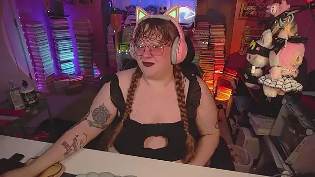 Snapshot of FatVeronica chatting on August 2026 06:14:02 PM FatVeronica online show from August 2026 06:14:02 PM