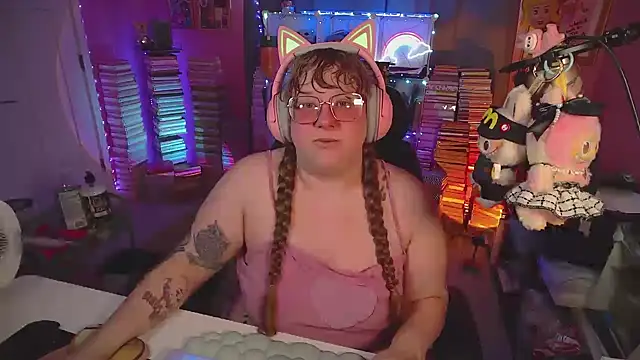 Snapshot of FatVeronica chatting on August 2026 07:21:02 PM FatVeronica online show from August 2026 07:21:02 PM