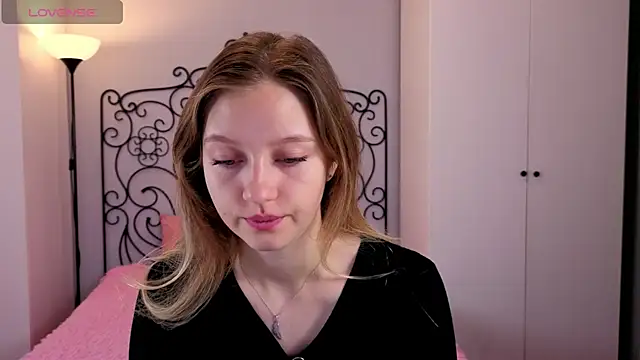 Ksuhesa online show from November 2025 02:05:02 AM