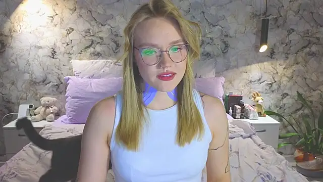 Aurora Golden1 online show from November 2025 06:18:01 PM