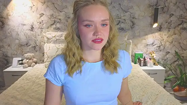 Aurora Golden1 online show from November 2025 05:02:01 PM