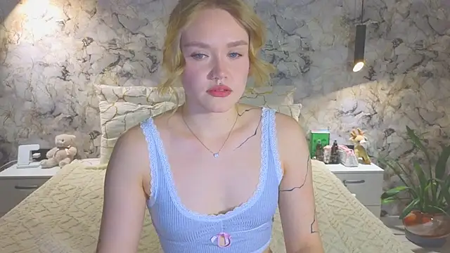 Aurora Golden1 online show from December 2025 05:01:01 PM