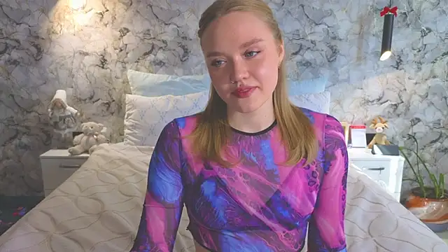 Aurora Golden1 online show from April 2026 03:33:01 AM