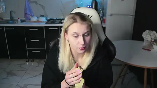 MertyXX online show from April 2026 09:10:01 PM