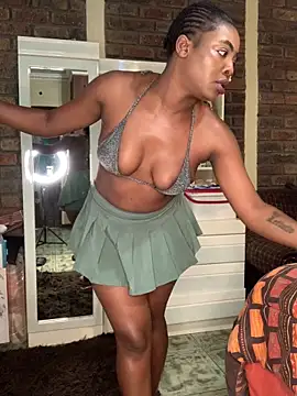 Snapshot of Ass-Queen chatting on November 2025 09:24:01 AM Ass-Queen online show from November 2025 09:24:01 AM