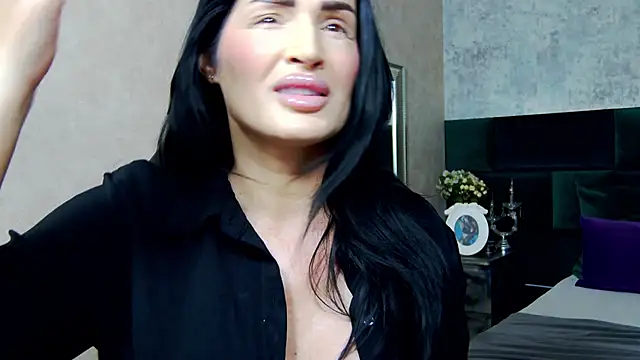 Snapshot of NicolleReyn chatting on September 2025 05:57:01 PM NicolleReyn online show from September 2025 05:57:01 PM