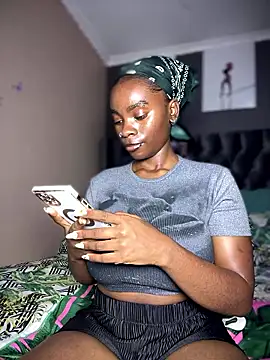 Candy-Heart online show from January 2026 11:55:01 PM