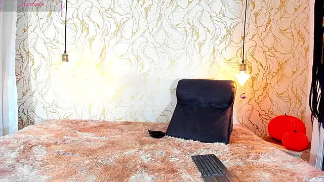 NATALIE PARKERR online show from November 2025 12:21:01 PM